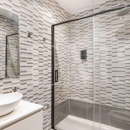 Adorable Flat With Private Parking In The Center By Rems Málaga