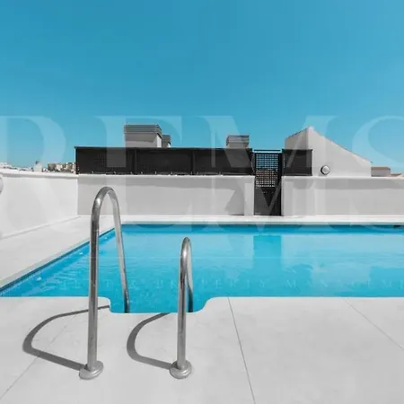 Adorable Flat With Private Parking In The Center By Rems Malaga